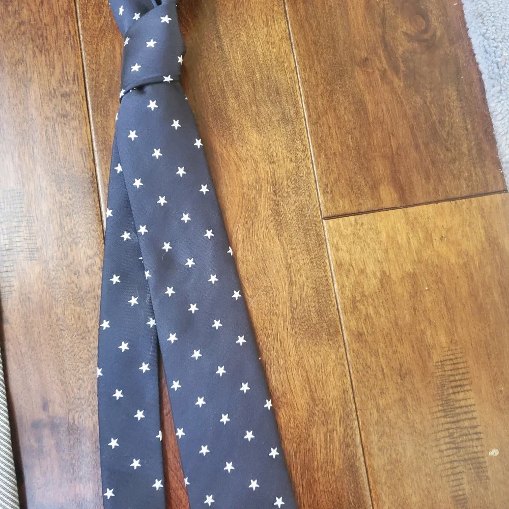 Kids youth size 👔 2 in the bundle one crazy 8 one sovereign code